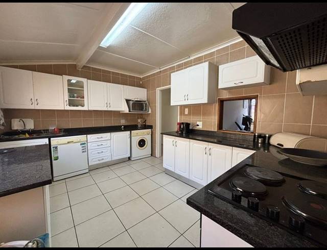4 BEDROOM HOUSE FOR SALE IN SOPHIATOWN